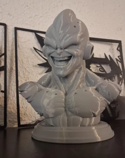 Busto Kid Buu com Base