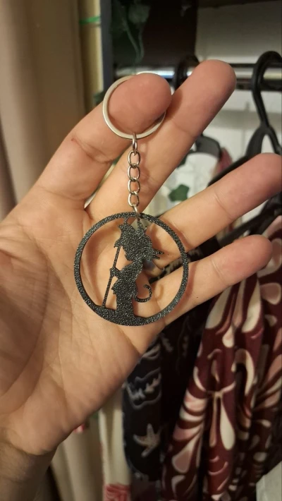 Chaveiro Goku com Bastão Preto Liso