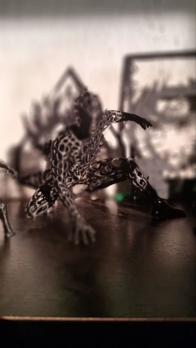 Figure Action preto Spiderman em Linhas